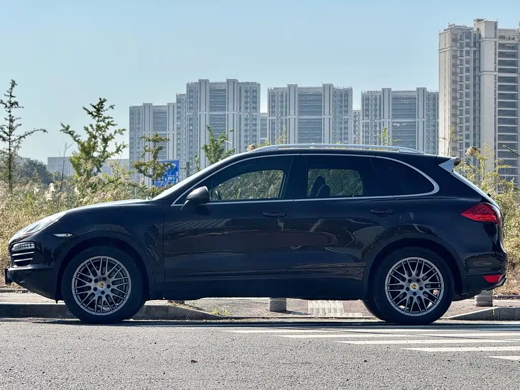 Porsche Cayenne — миниатюра 3