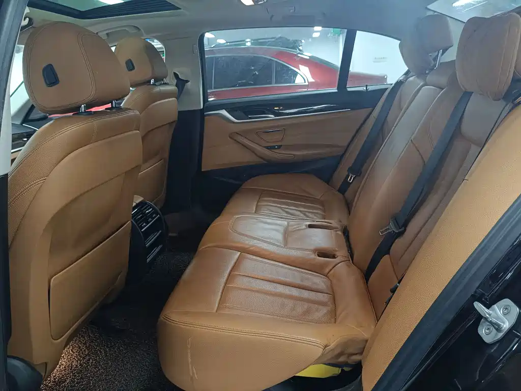 BMW 5 Series — миниатюра 6
