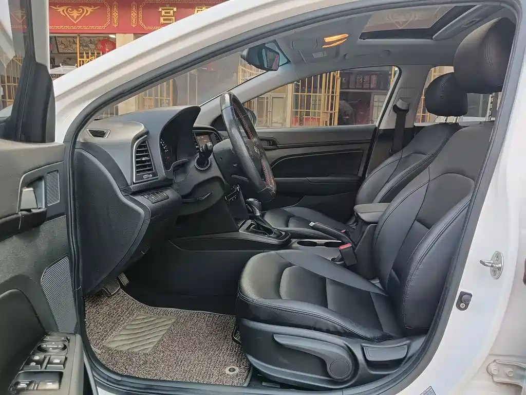 Hyundai Elantra — миниатюра 8