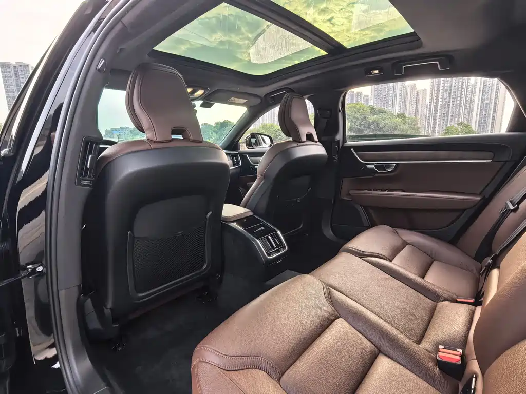 Volvo S90 — миниатюра 10