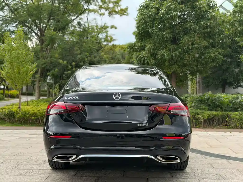 Mercedes-Benz E-Class — миниатюра 8