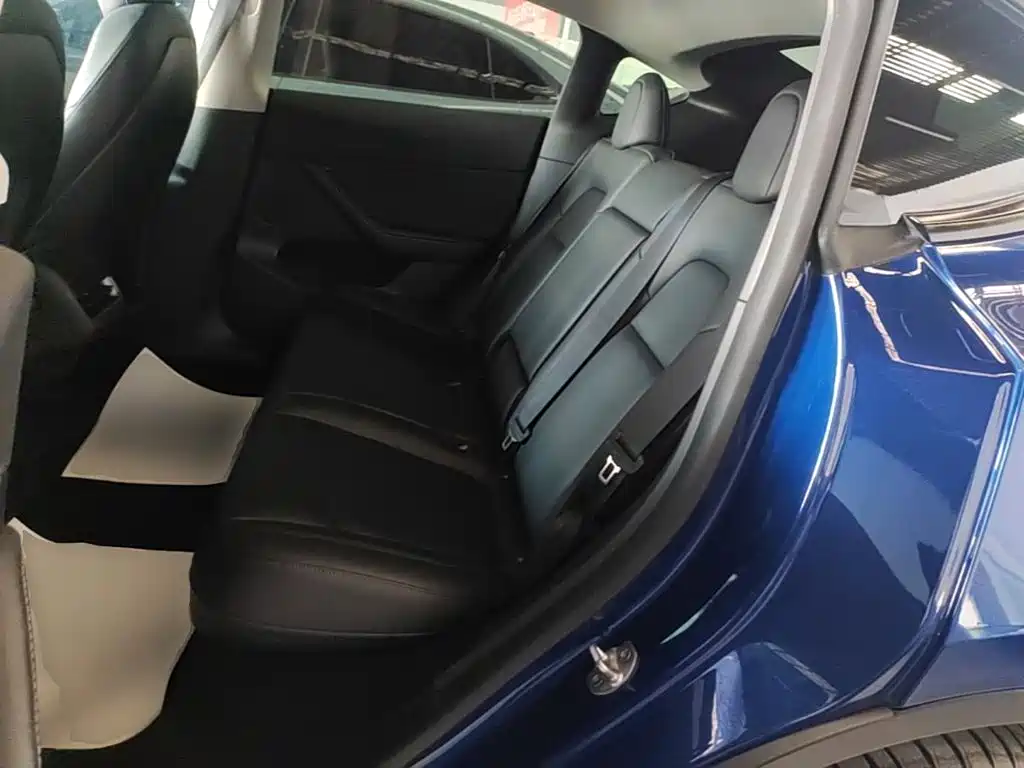 Tesla Model Y — миниатюра 17