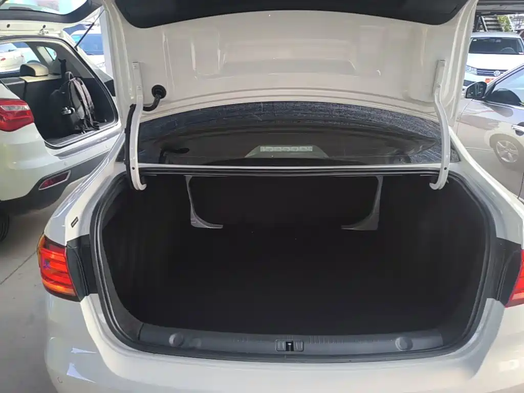 Volkswagen Lavida — миниатюра 19