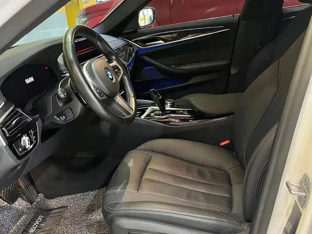 BMW 5 Series — миниатюра 6