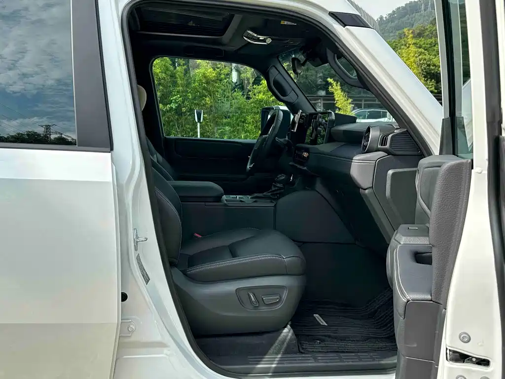 Toyota Land Cruiser Prado 2024 2.4T TX 5 мест