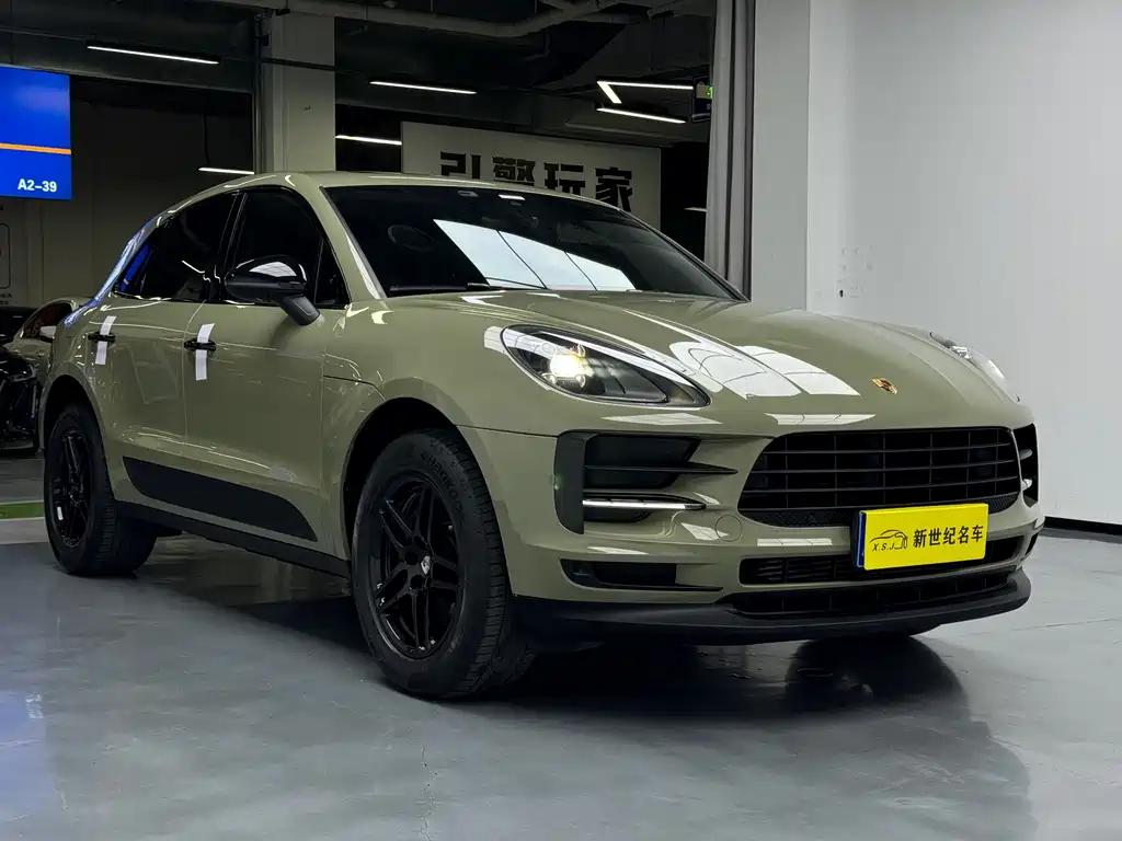 PORSCHE MACAN
