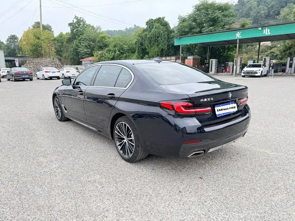 BMW 5 Series — миниатюра 9