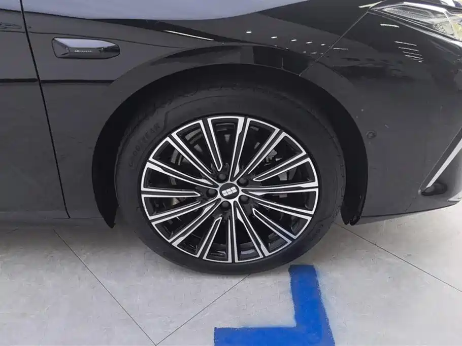 Geely Galaxy Galaxy 8 8 2025 130km EM-P