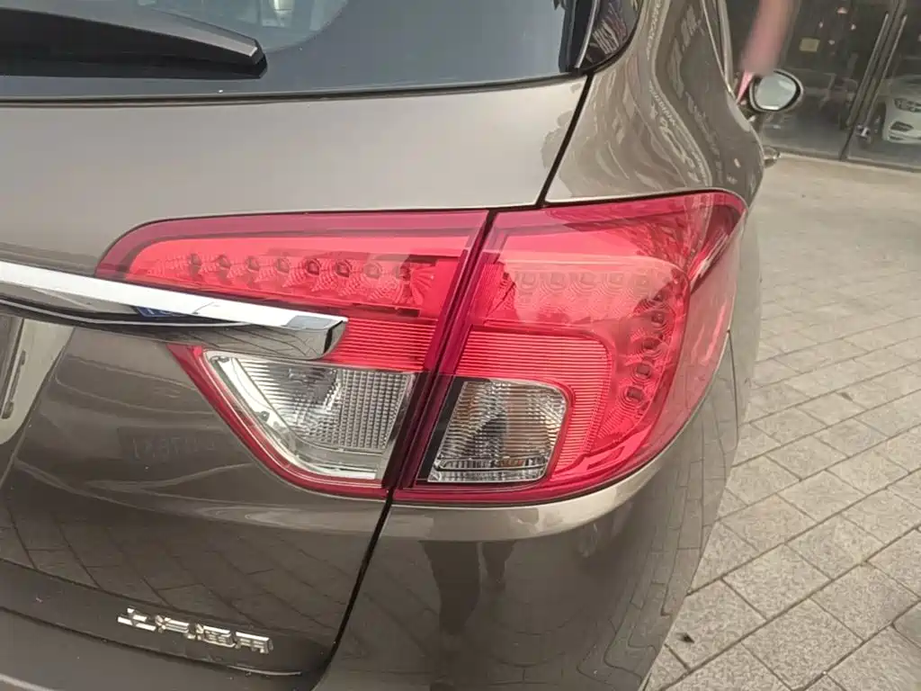 Buick Envision Plus — миниатюра 8