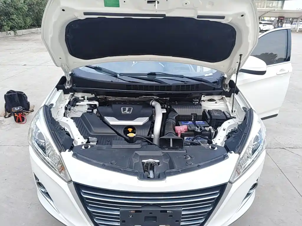 Luxgen U6 — миниатюра 20