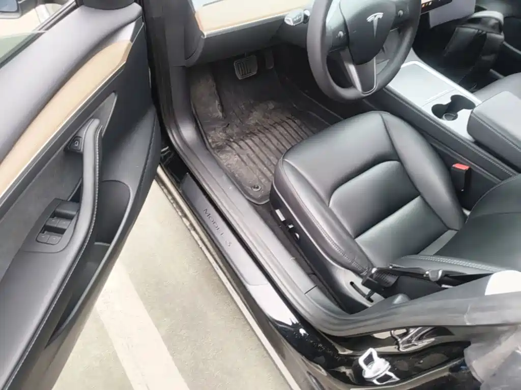 Tesla Model 3 — миниатюра 16