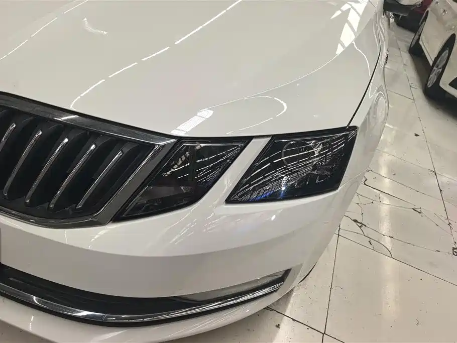 Skoda Octavia 2020 1.5L AT Luxury