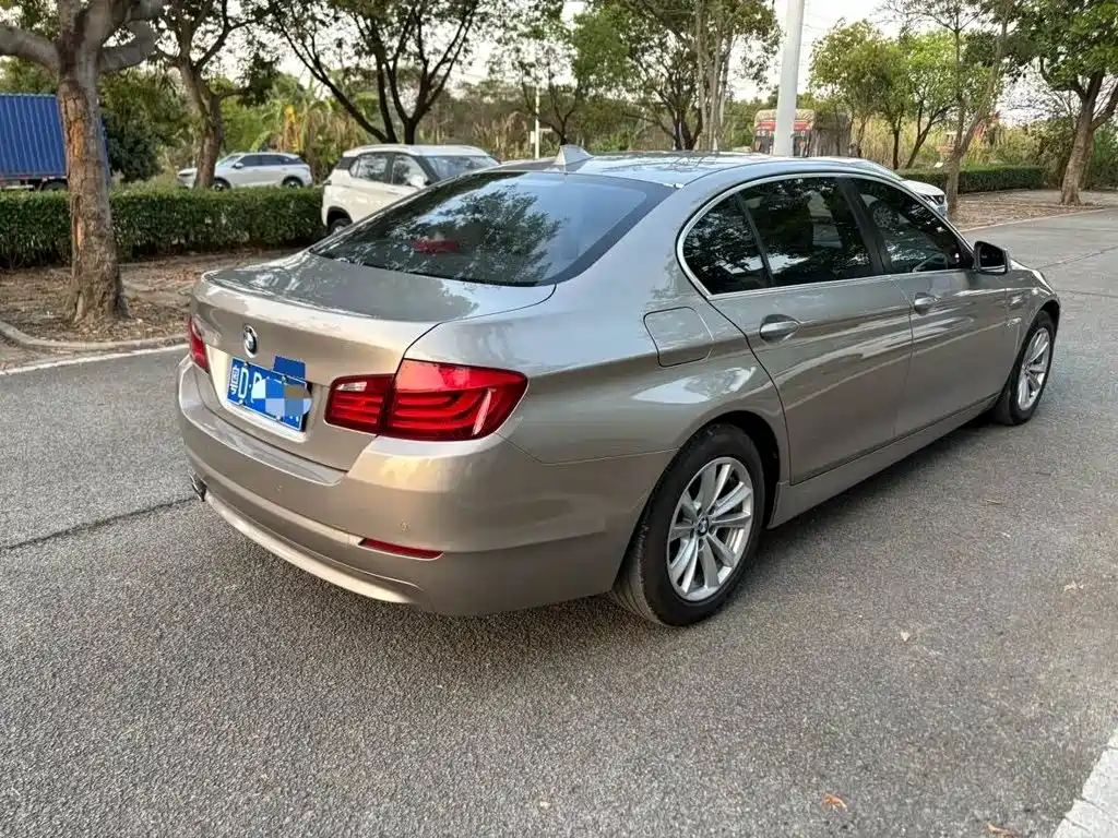 BMW 5 Series — миниатюра 10