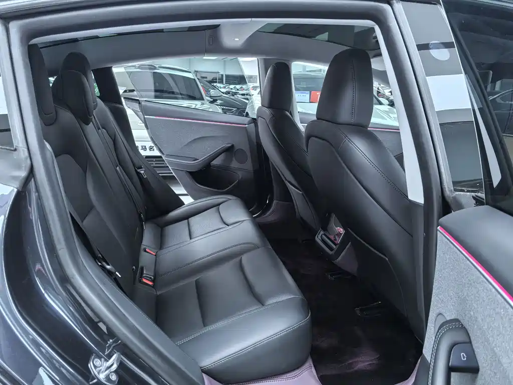Tesla Model 3 — миниатюра 11