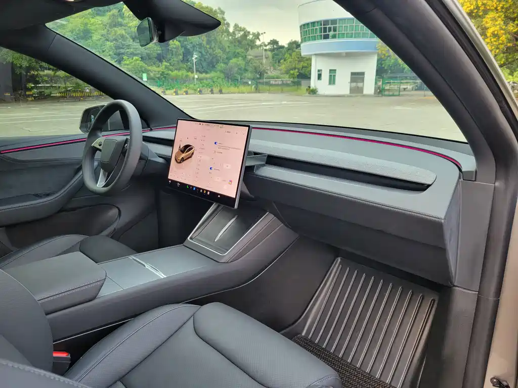 Tesla Model Y L — миниатюра 8