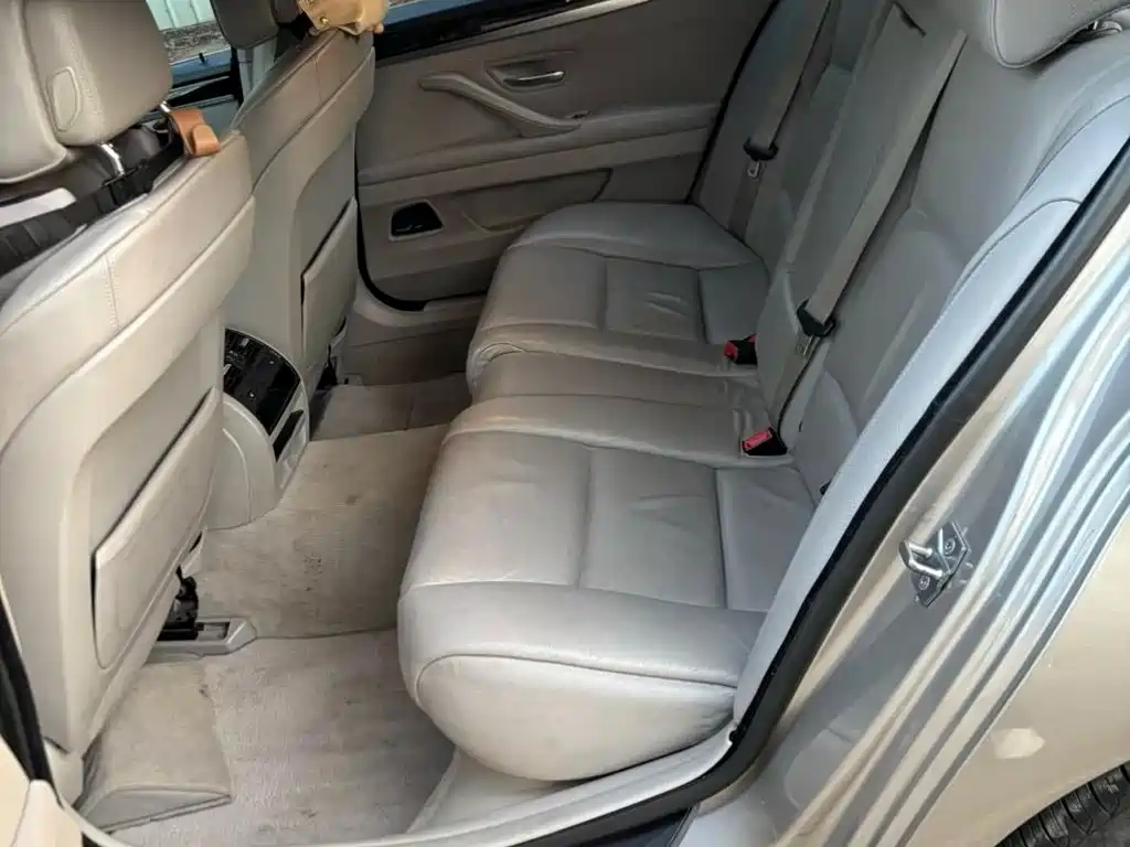 BMW 5 Series — миниатюра 8