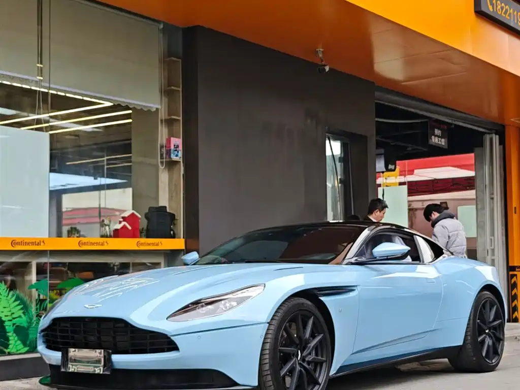 ASTON MARTIN DB11