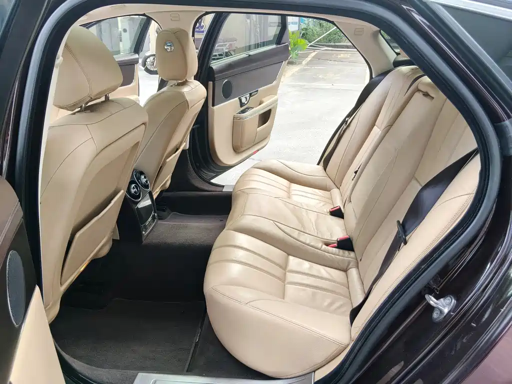 Jaguar XJ — миниатюра 12