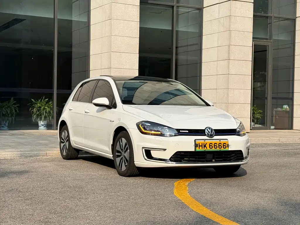 Volkswagen Golf EV — миниатюра 3