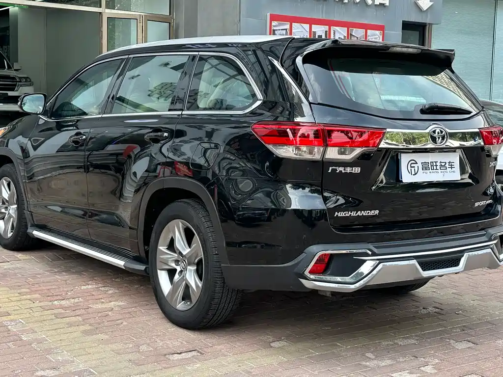 Toyota Highlander 2018 2.0T Luxury 7 мест V