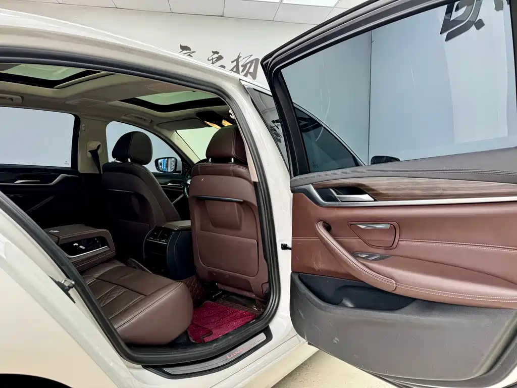 BMW 5 Series — миниатюра 11