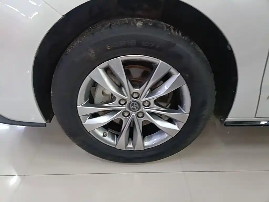 Toyota Sienna — миниатюра 23
