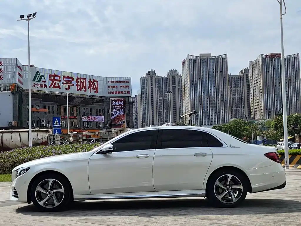 Mercedes-Benz E-Class — миниатюра 5