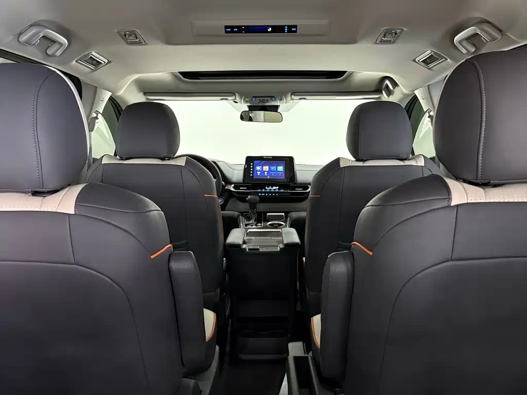 Toyota Sienna — миниатюра 28