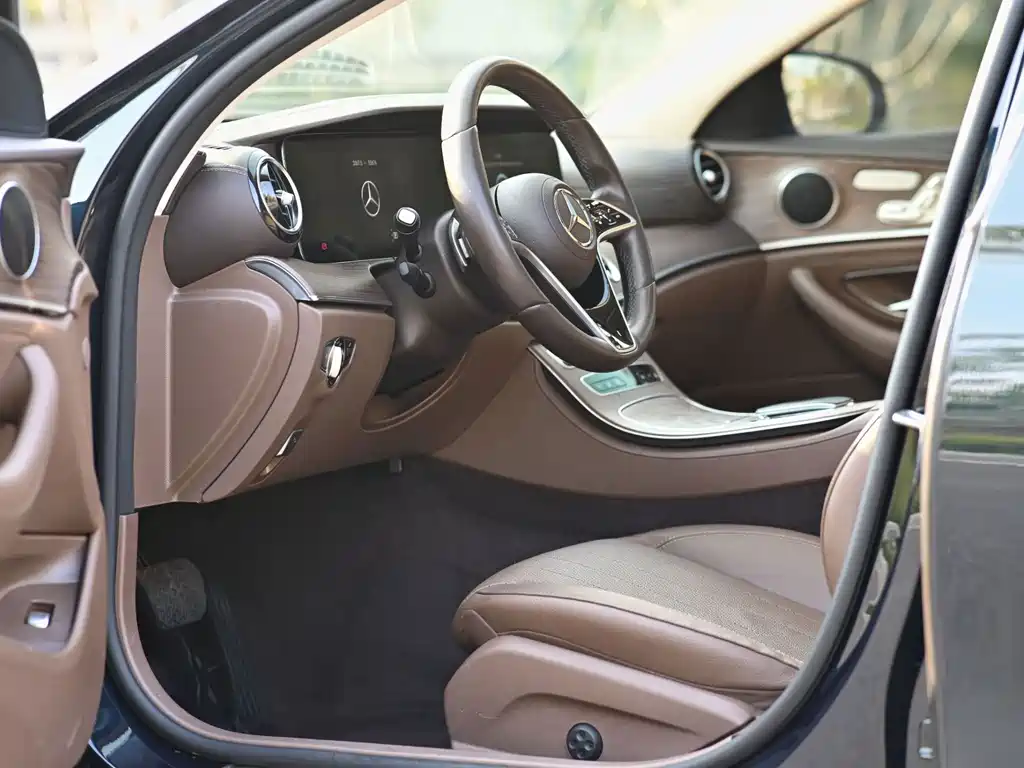Mercedes-Benz E-Class — миниатюра 4