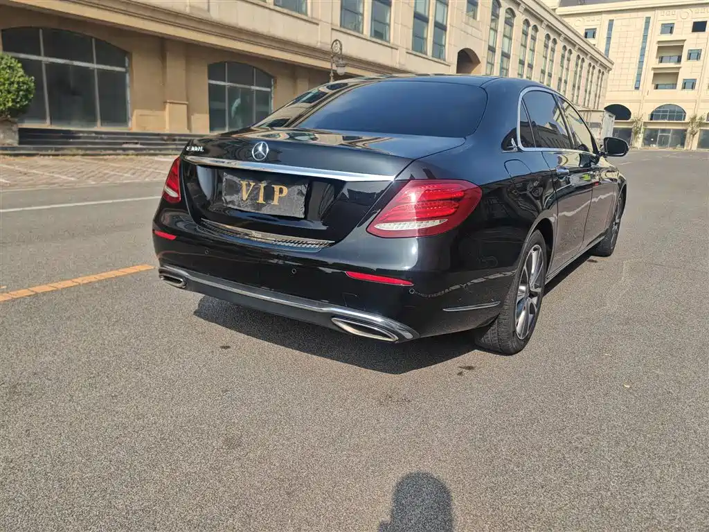 Mercedes-Benz E-Class — миниатюра 17