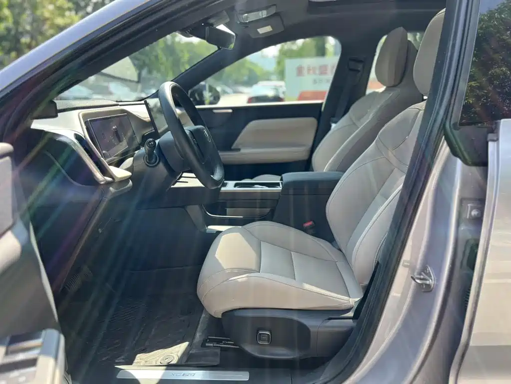 Volvo XC70 PHEV — миниатюра 5