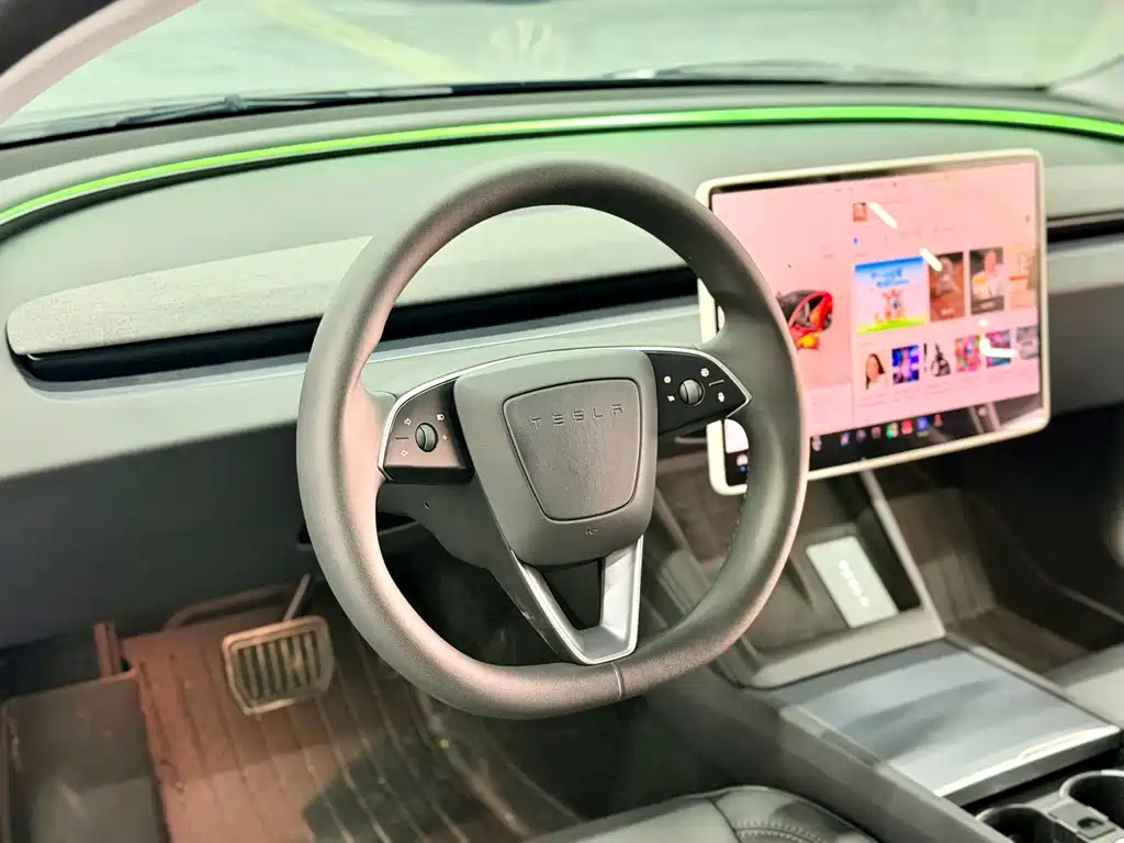 Tesla Model 3 — миниатюра 4