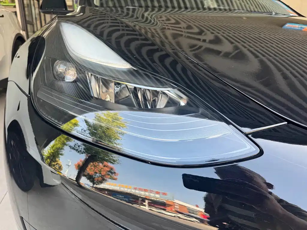 Tesla Model 3 — миниатюра 4
