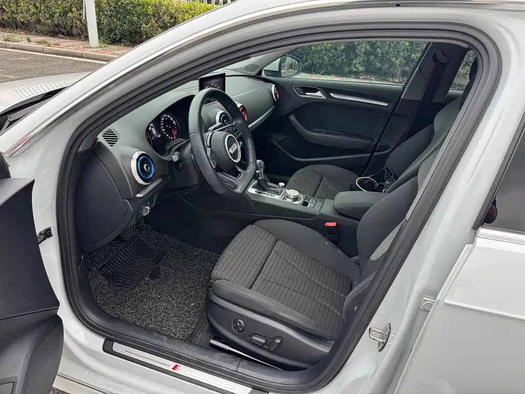 Audi A3 2018 30 Sportback 35 TFSI Sport