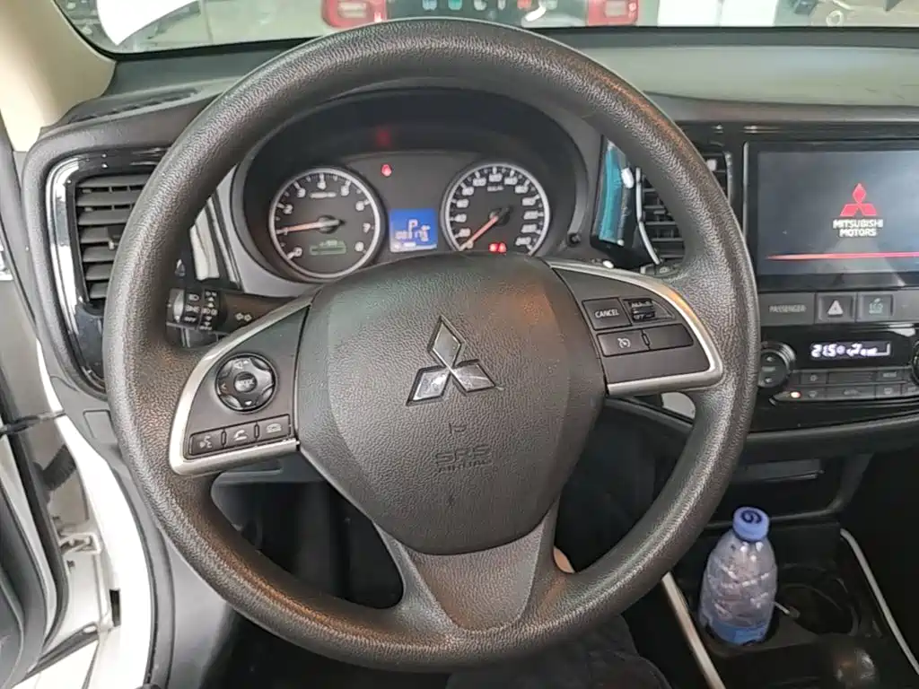 Mitsubishi Outlander — миниатюра 11