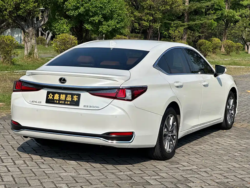 Lexus ES — миниатюра 12