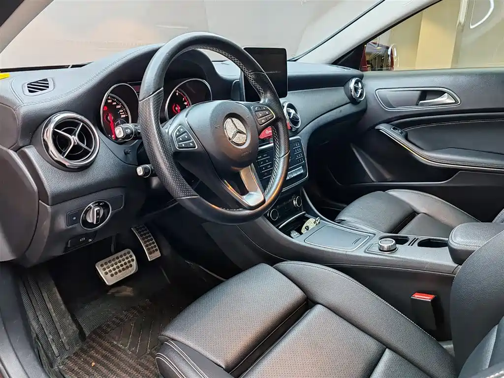 Mercedes-Benz GLA 2019 GLA 200 Fashion