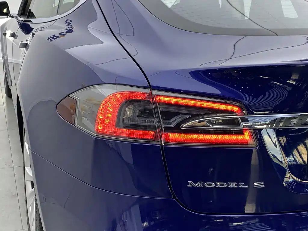 Tesla Model S — миниатюра 7