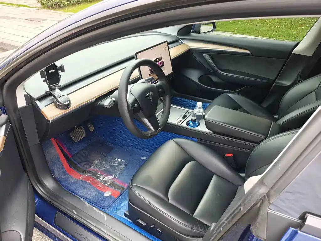 Tesla Model 3 — миниатюра 4