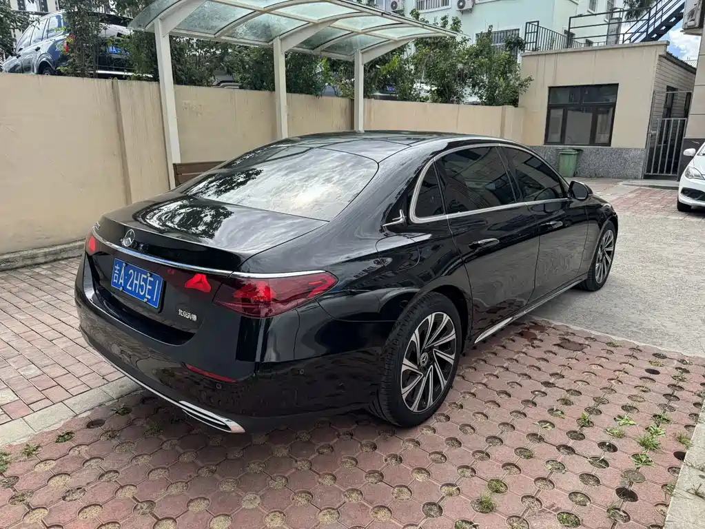 Mercedes-Benz E-Class — миниатюра 8