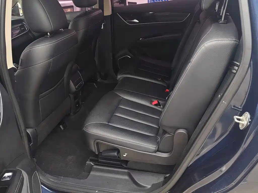 BYD MAX — миниатюра 8
