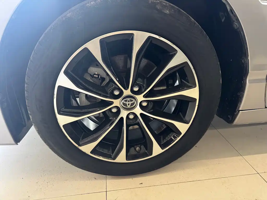 Toyota Avalon — миниатюра 12