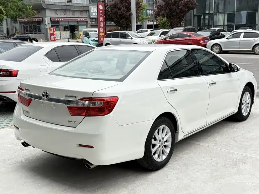 Toyota Camry — миниатюра 5