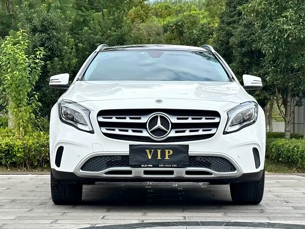 MERCEDES-BENZ GLA