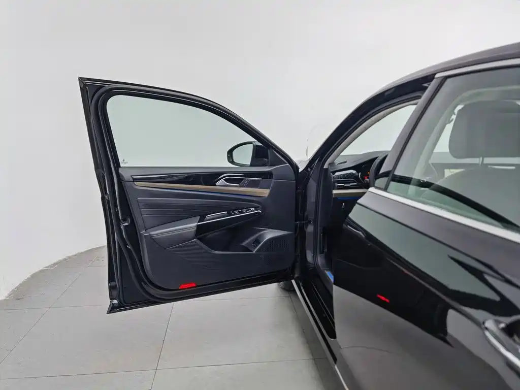 Volkswagen Passat PHEV — миниатюра 8