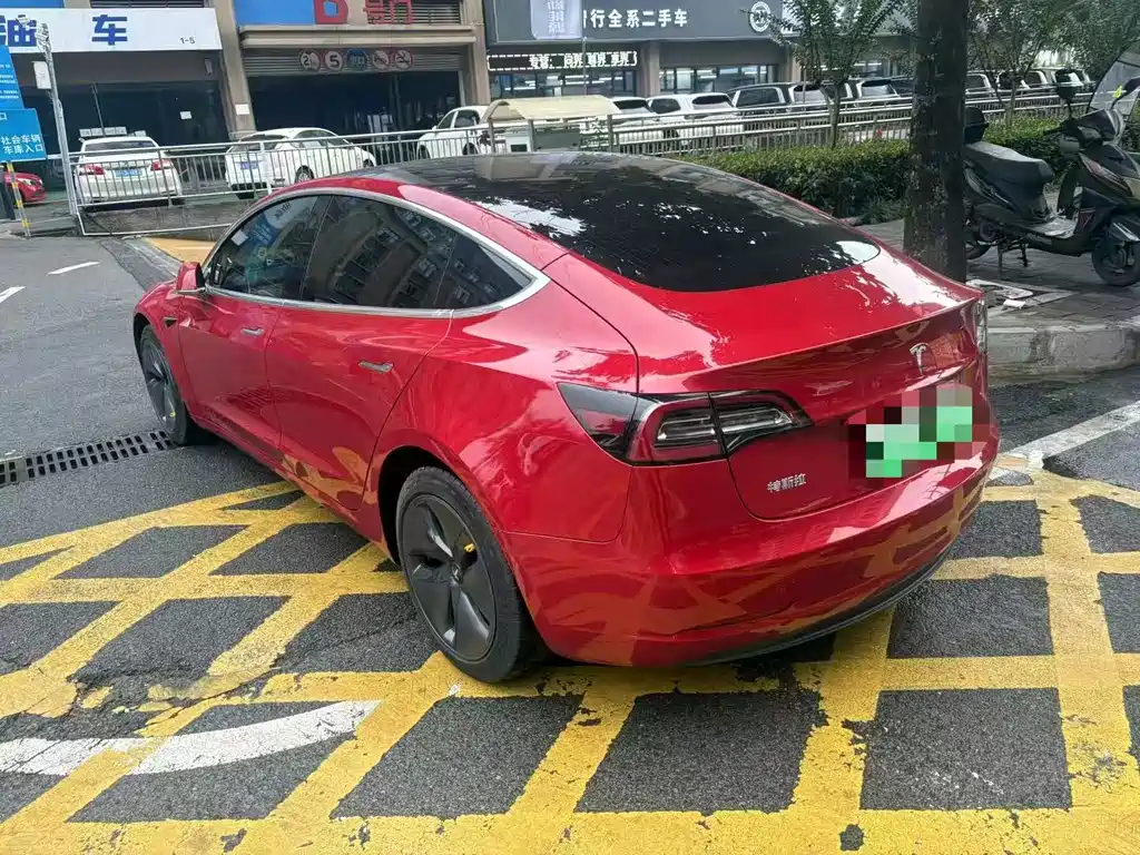 Tesla Model 3 — миниатюра 8