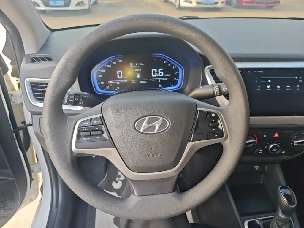 Hyundai Verna — миниатюра 11
