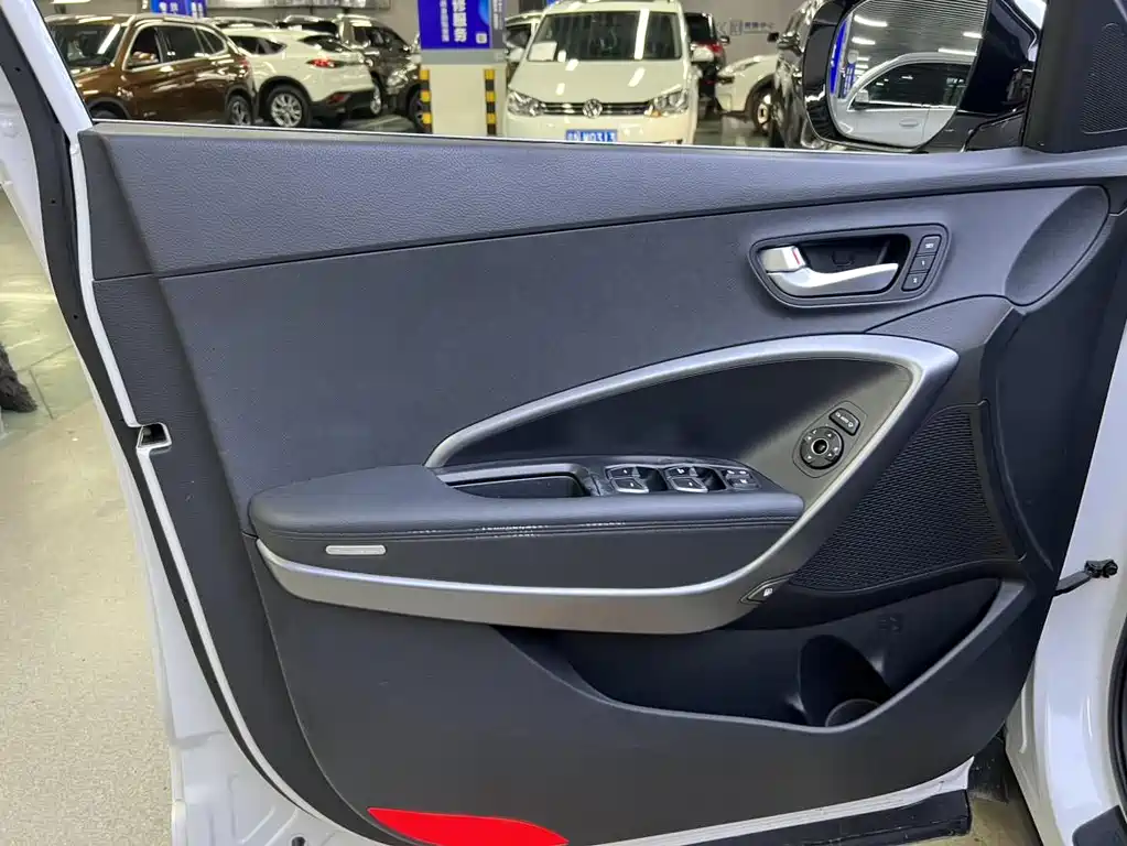 Hyundai Santa Fe 2013 2.4L AT Luxury