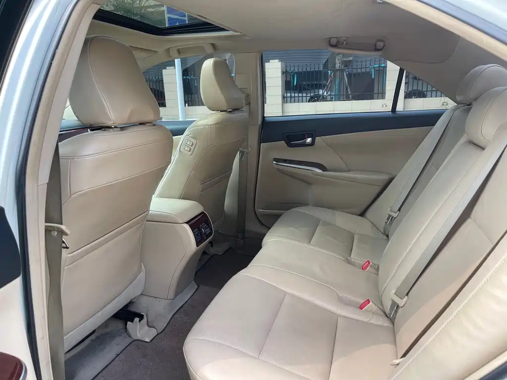 Toyota Camry — миниатюра 5