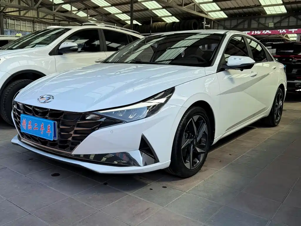 Hyundai Elantra 2023